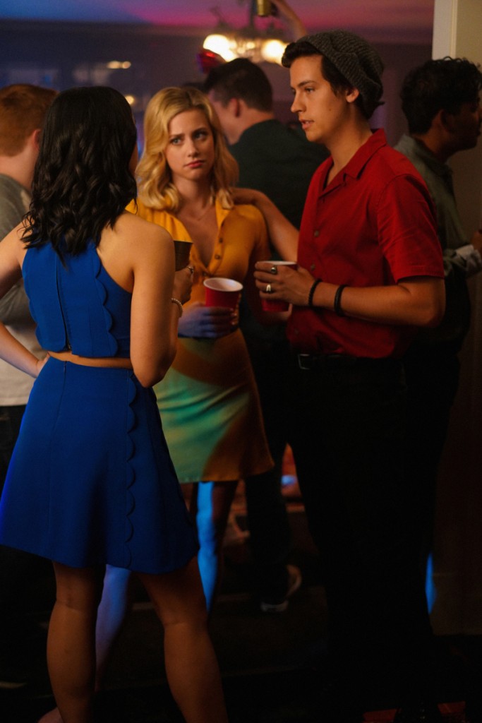Veronica (Camila Mendes), Betty (Lili Reinhart) & Jughead (Cole Sprouse)