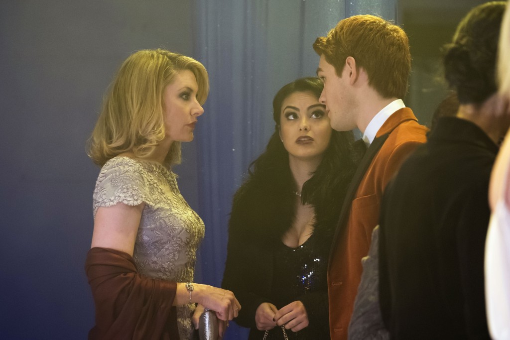 Archie & Veronica tombent sur Alice Cooper (Mädchen Amick) au bal du lycée